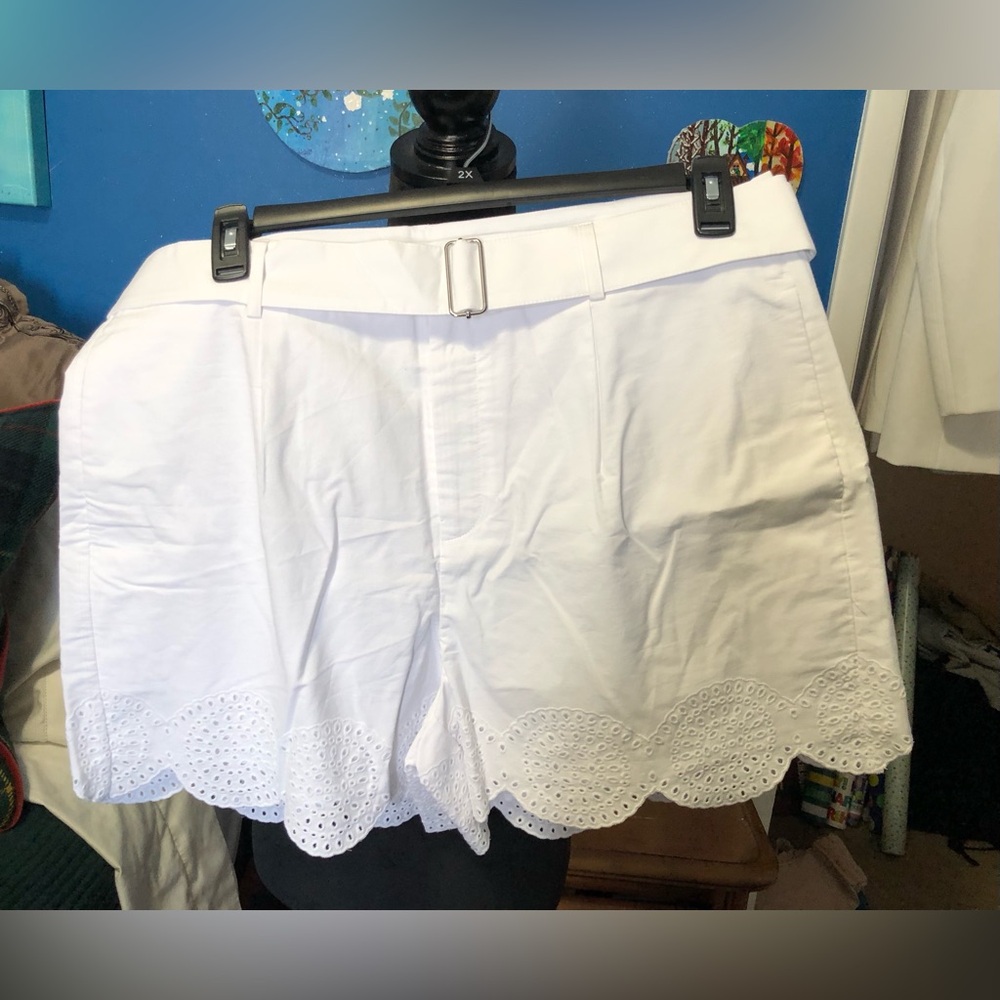 NWT INC White Eyelet Hem Women's Shorts Sz. 18